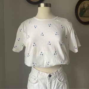 VINTAGE 1990s embroidered floral tee